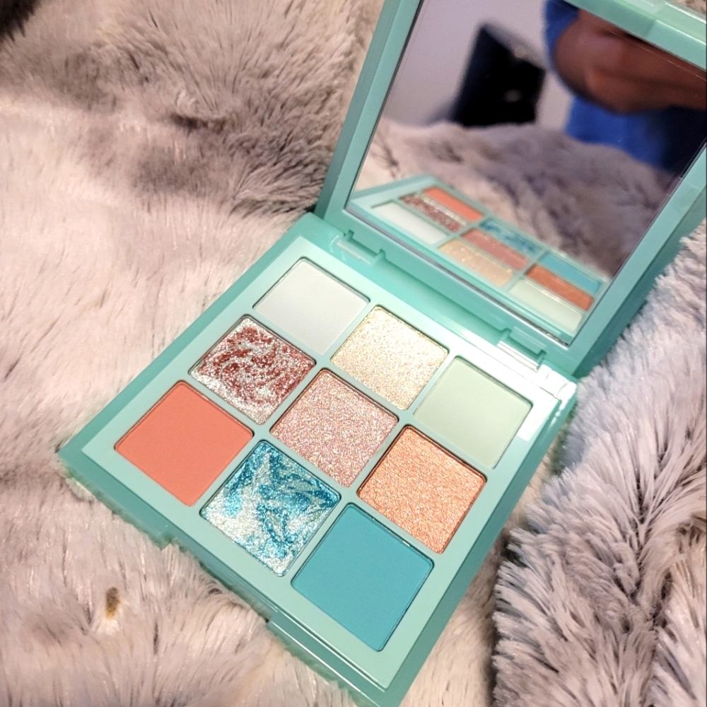 SOLD 💕HOST PICK💕💜2/50$ Huda Pastel Obsessions Mint